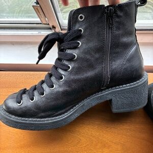 Fluevog Slacker sz 8 moto/ ankle boots